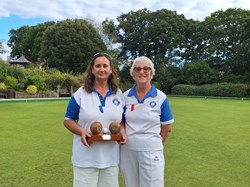 Ladies 2 Woods winner Lisa Creasy on the left and runner up Linda Prior