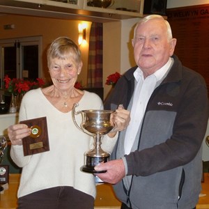 Brenda Barber, Novices Champion 2022, receiving her trophy from President Fred Goodege