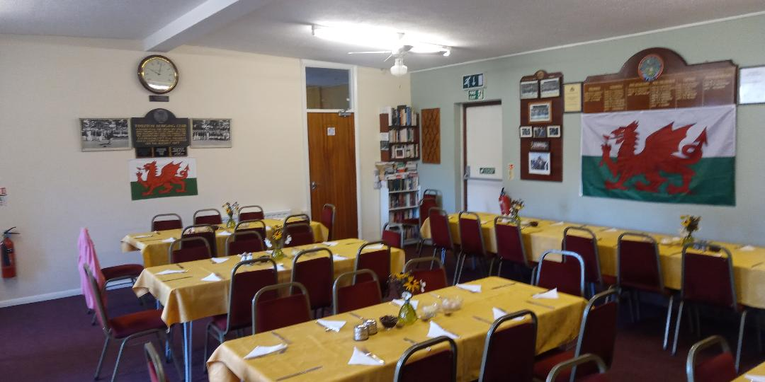 Tiverton Bowling Club Ready for the Welsh touring team