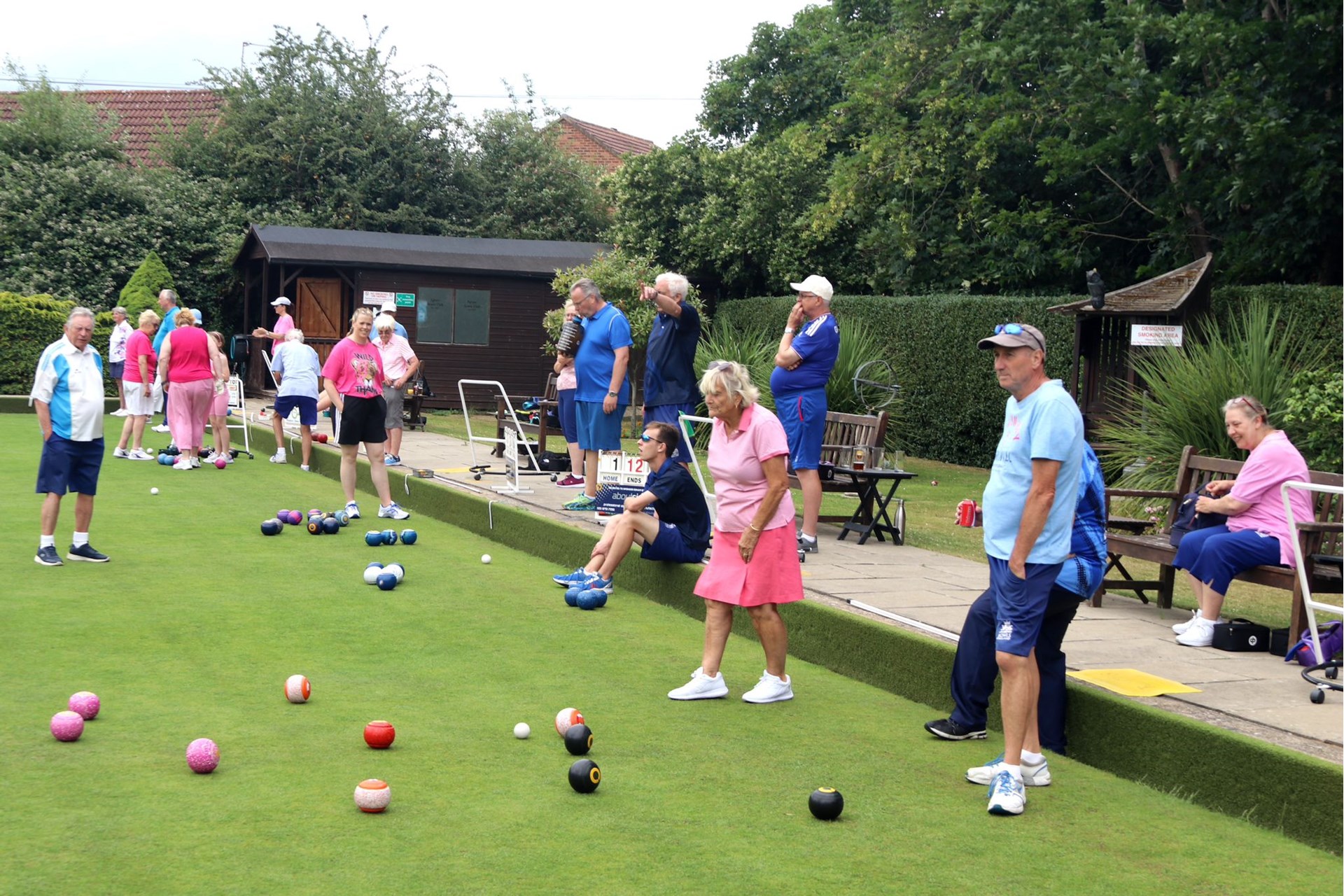 Egham Outdoor Bowls Club Ladies v Gents