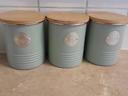 Kitchen - Painted, declutter, freshened up