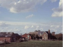 1985 The empty Up Hatherley Farm (now the site of Greatfield Park School)